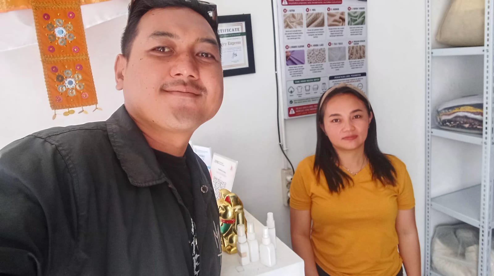 Diskusi bersama pengelola laundry mengenai kebutuhan operasional